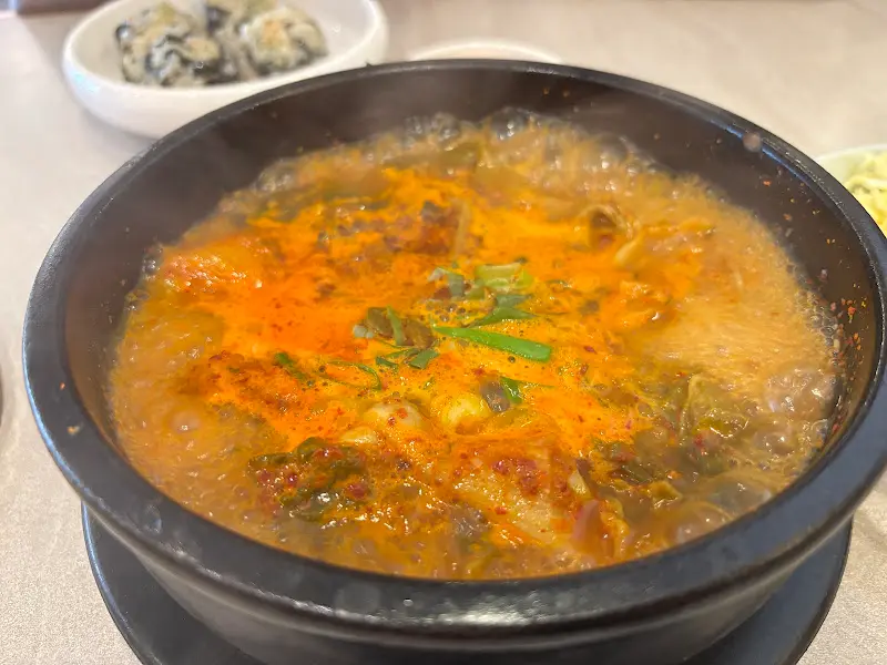 얼큰하고 시원한 뼈해장국