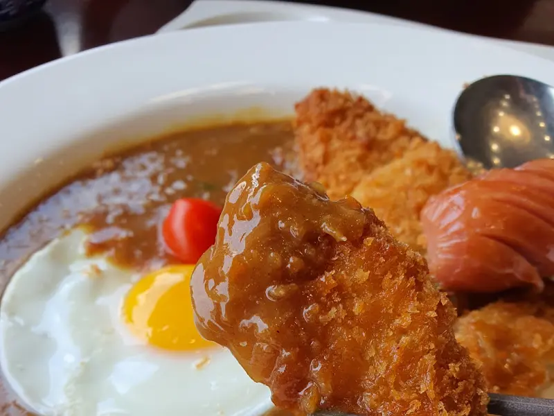 카레와 돈가스의 조화