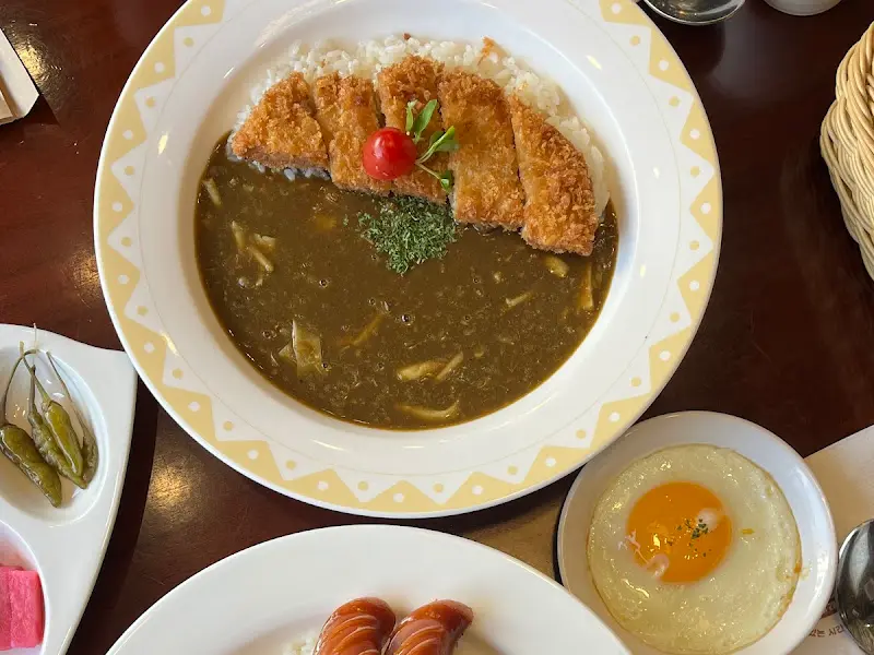 깔끔하게 담겨져 나오는 카레