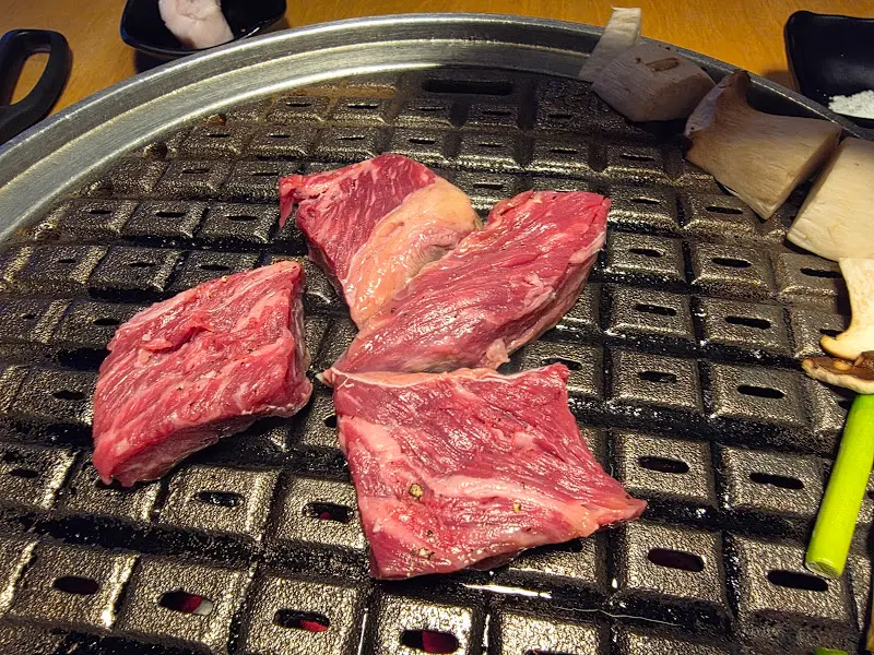 구워지기 전 고기