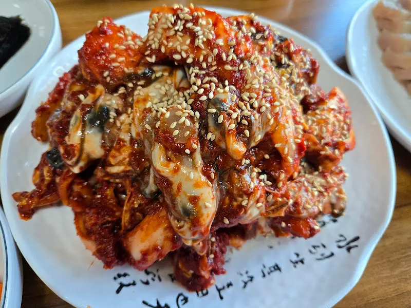 윤기가 흐르는 굴보쌈