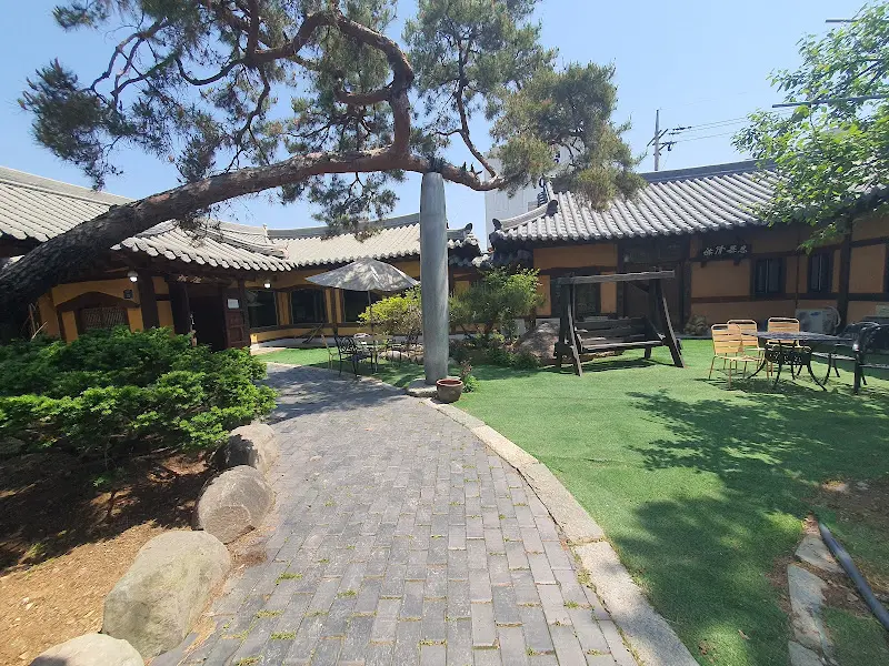 송하의 아름다운 정원 풍경