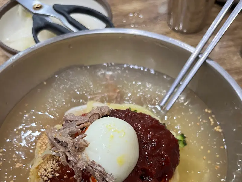 다 비운 물밀면 그릇