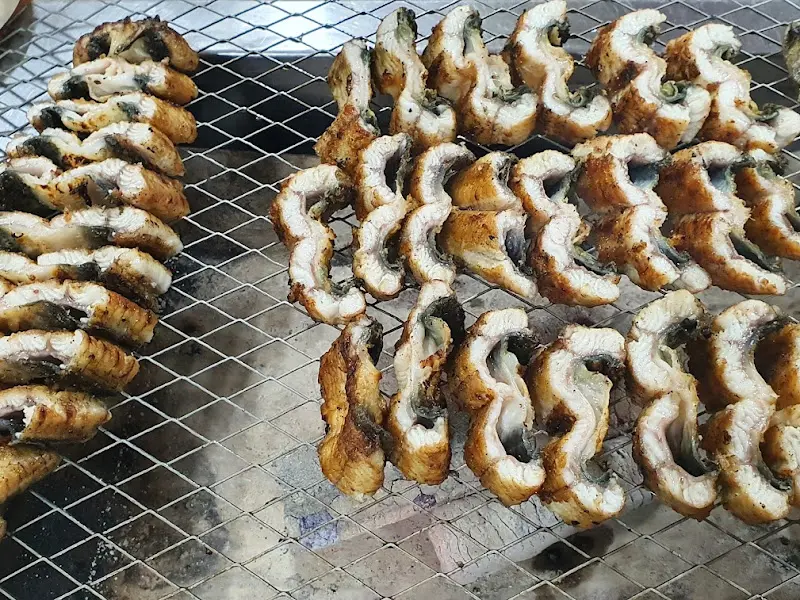 가지런히 구워진 장어