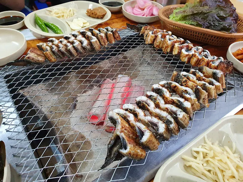 장어 굽는 모습