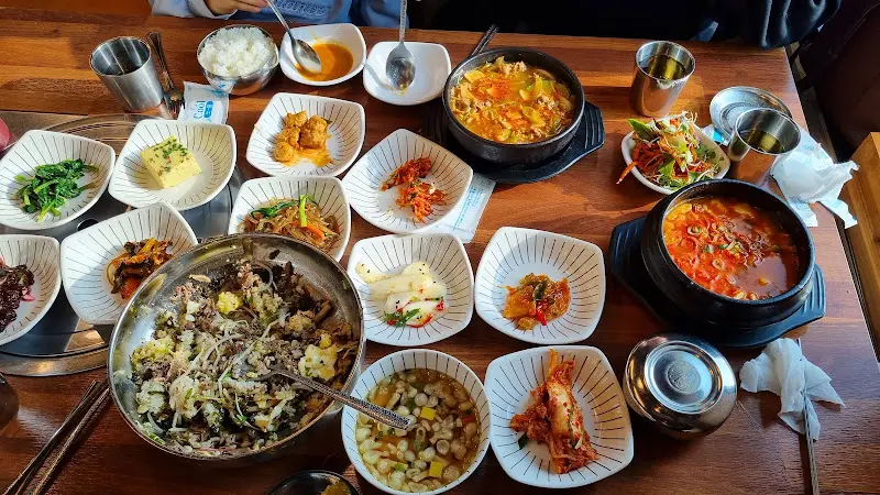 복성식당 한 상 차림