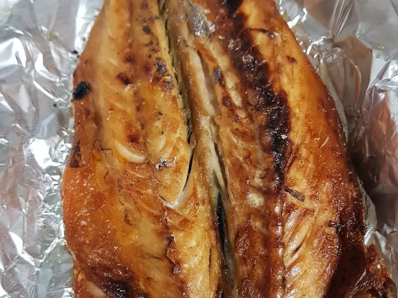 노릇하게 구워진 고등어 구이