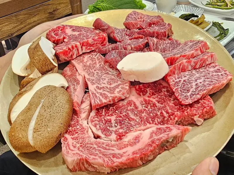 푸짐한 고기 한 상