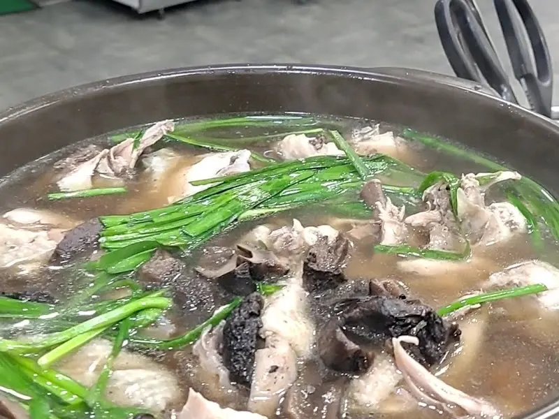 한방 오리백숙 근접샷