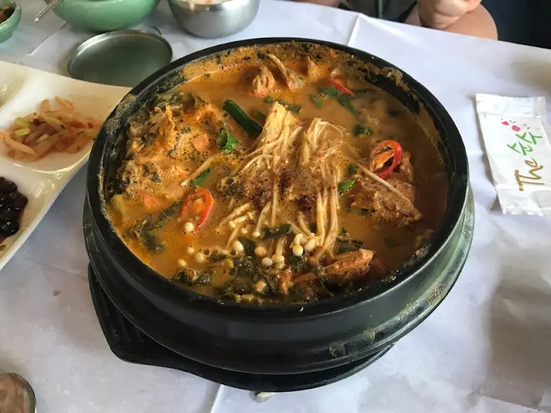 참게메기탕 전체샷