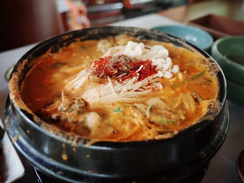 통나무집 식당 내부