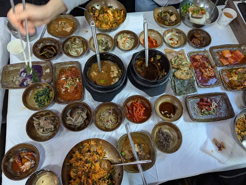 정갈하게 차려진 한 상 차림