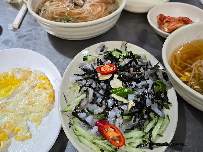 기본 안주와 꼼장어