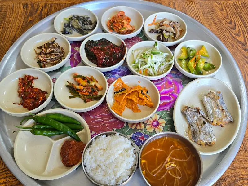 푸짐한 백반 한 상 차림