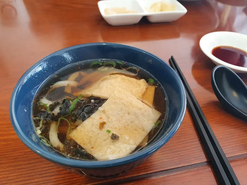 런치 세트에 포함된 꼬마 우동