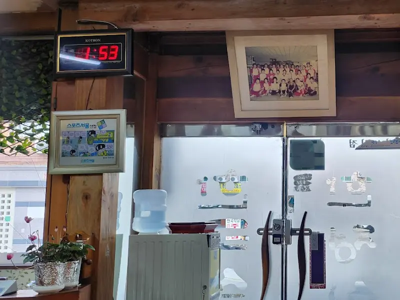 식당 내부 시계