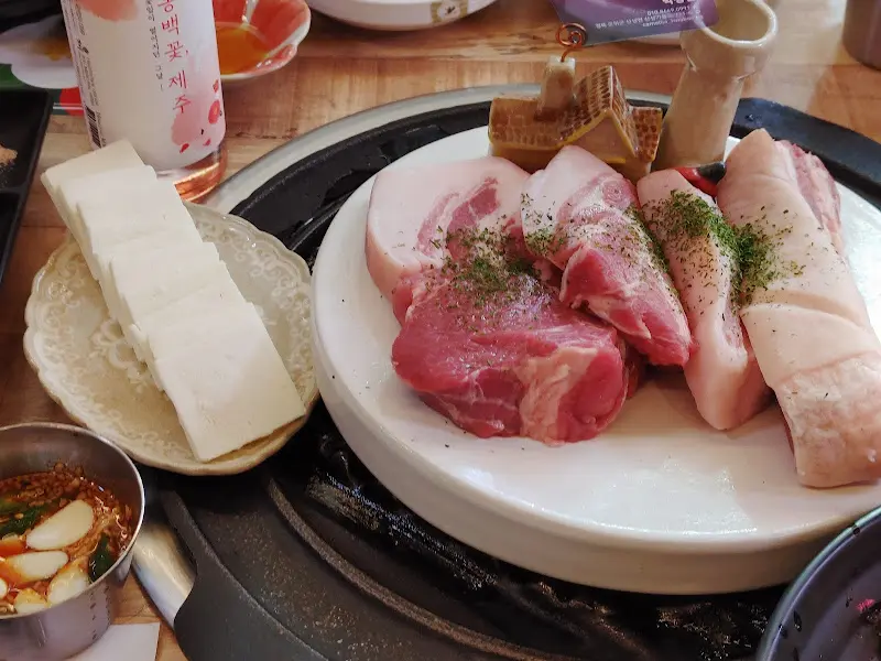 흑돼지와 함께 즐기는 술