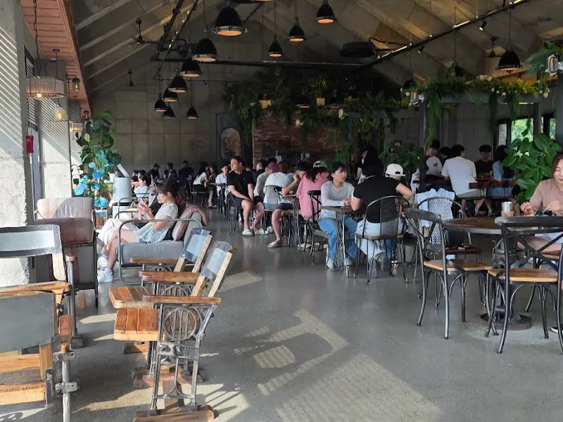 허니포레스트 카페 내부 전경