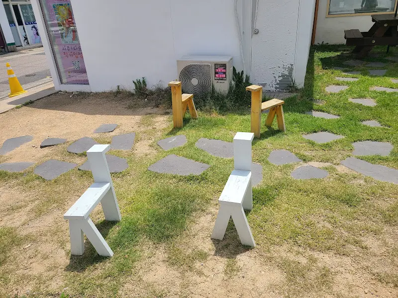 가게 앞 야외 테이블