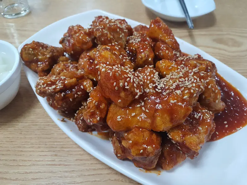 일동실비 양념치킨의 클로즈업 샷