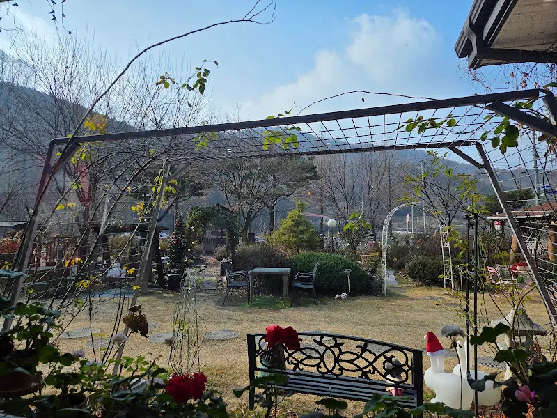 카페 정원의 모습