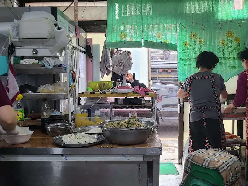 귀락당 만두 제조 모습