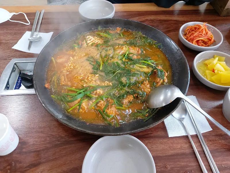 보글보글 끓는 물닭갈비