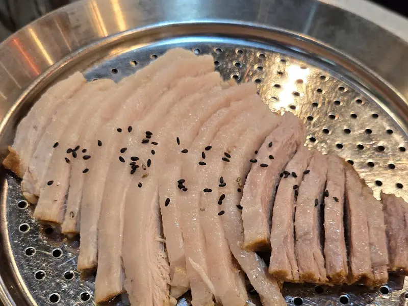 따뜻하게 데워져 나오는 가브리살 보쌈