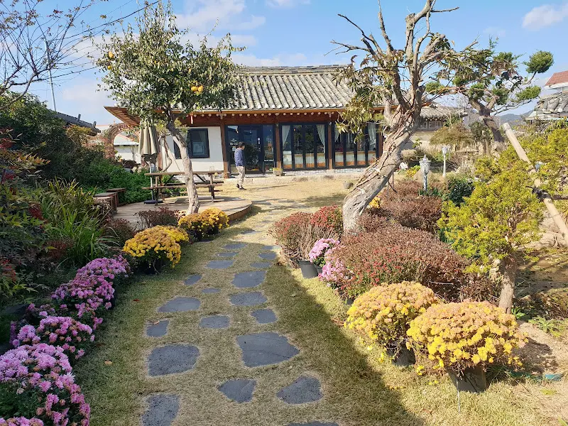 카페 정원의 모습