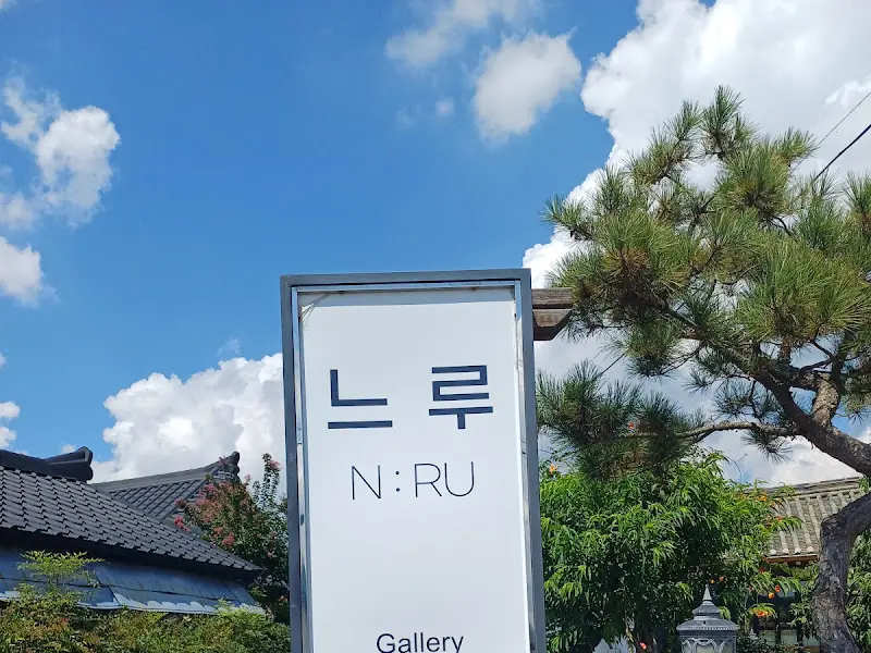 카페 외부 간판