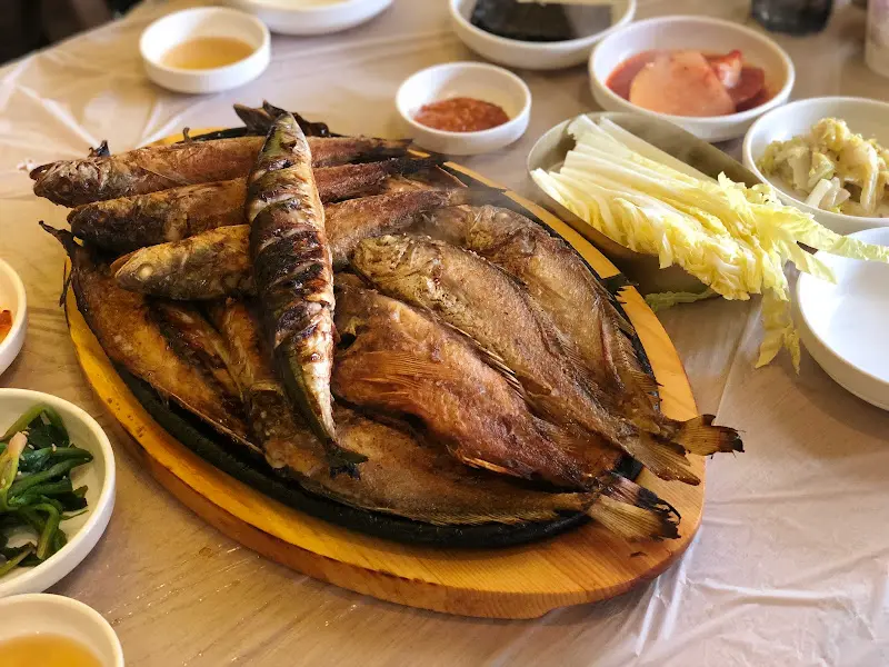 생선구이와 밑반찬