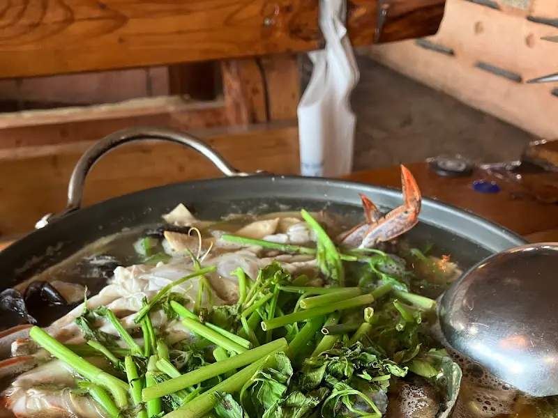 싱싱한 꽃게가 들어간 버섯전골