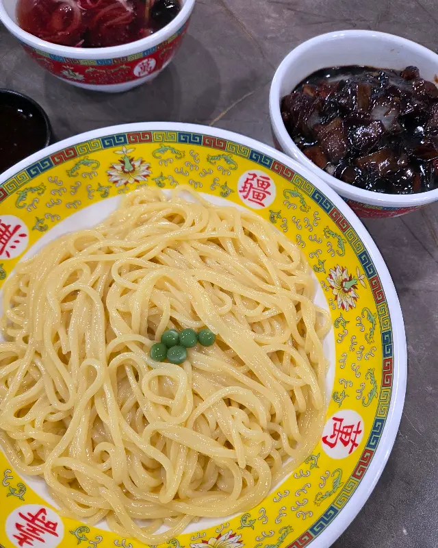 윤기가 좔좔 흐르는 간짜장