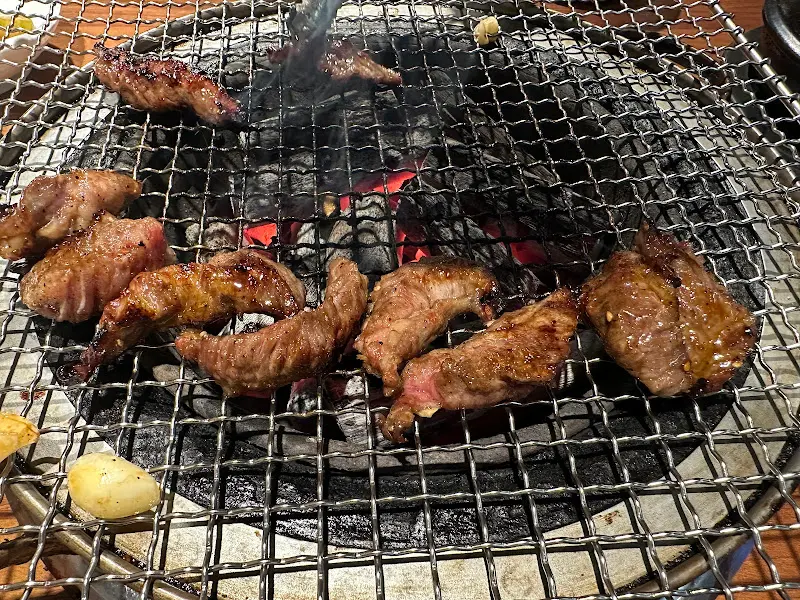 노릇하게 구워진 마늘 갈비