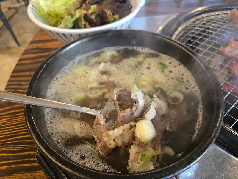 뽀얀 국물이 인상적인 소머리국밥
