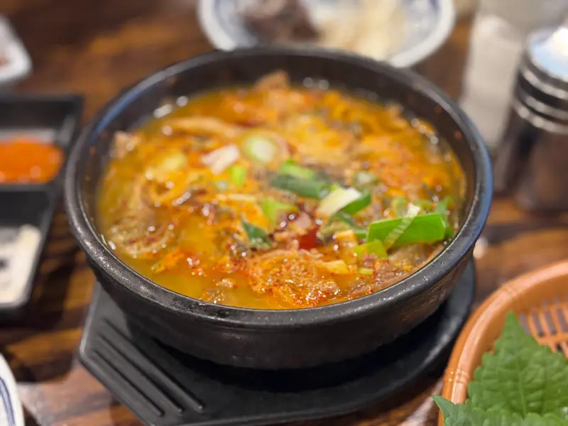 다양한 쌈채소와 밑반찬