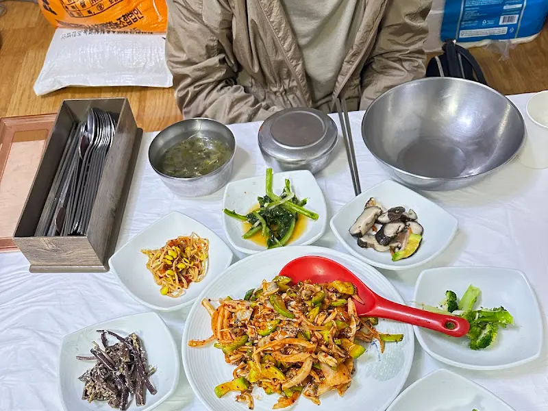 바지락회무침과 밑반찬