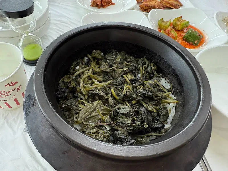 돌솥에 물을 부어 만든 누룽지