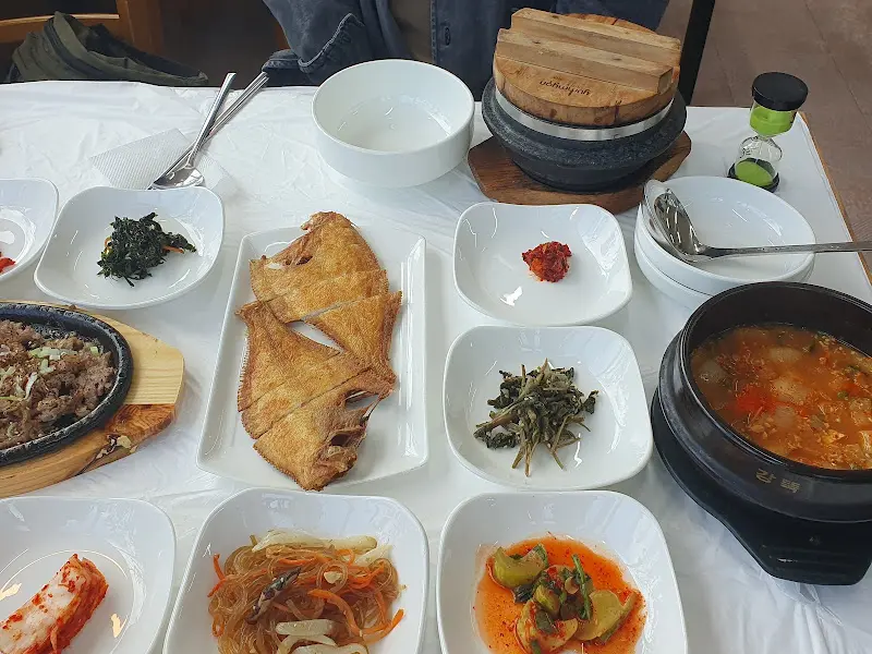 돌솥밥과 함께 제공되는 숭늉