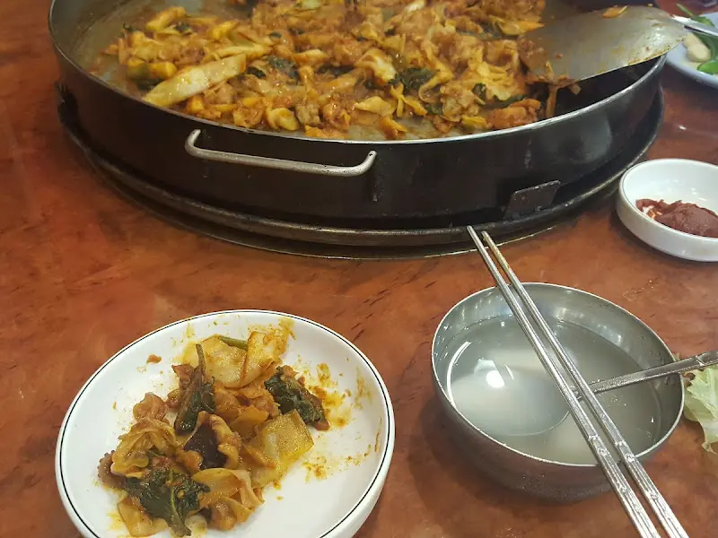 닭갈비와 밑반찬