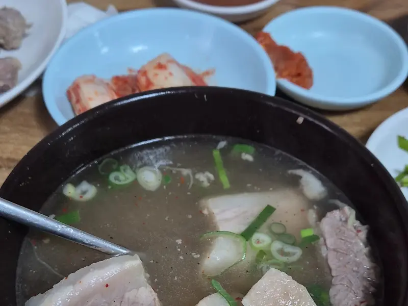 돼지국밥과 김치
