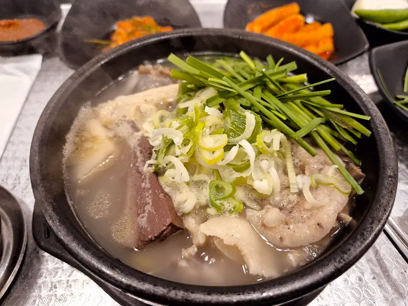 모듬국밥 푸짐한 건더기