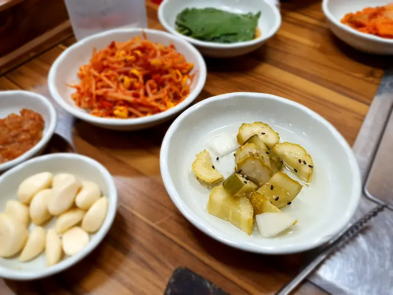 다양한 밑반찬들