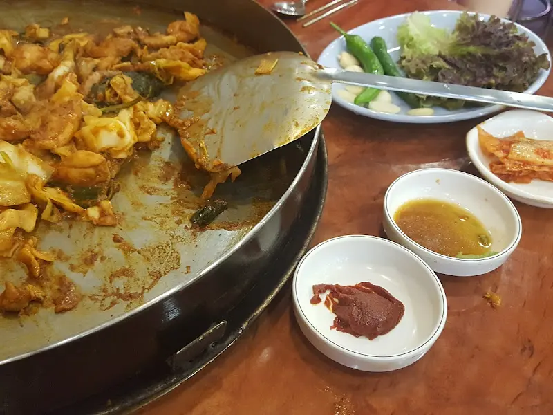 닭갈비와 밑반찬
