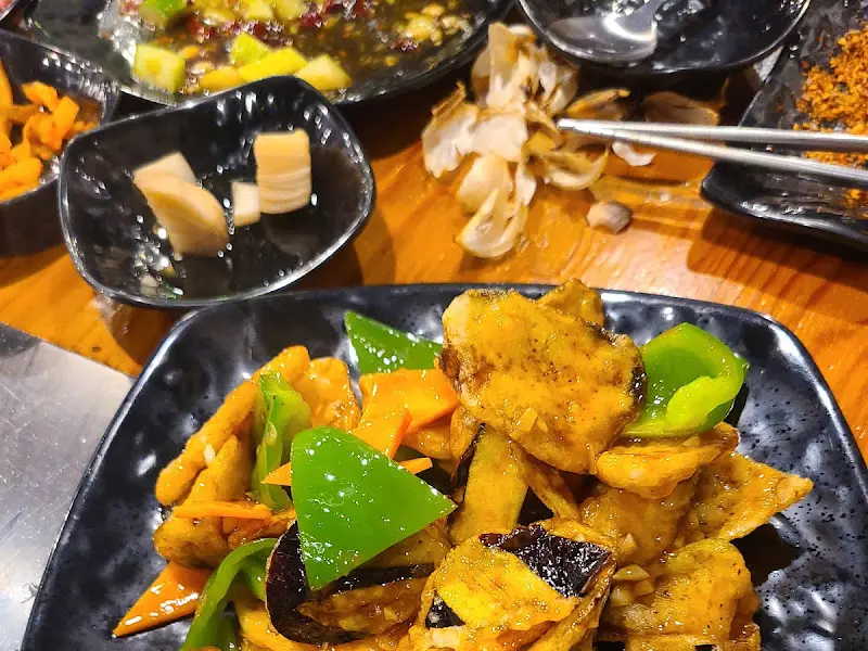 가지튀김과 다양한 곁들임