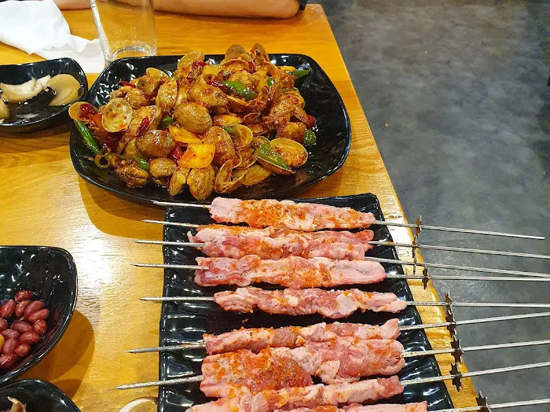 양념에 버무려진 양꼬치