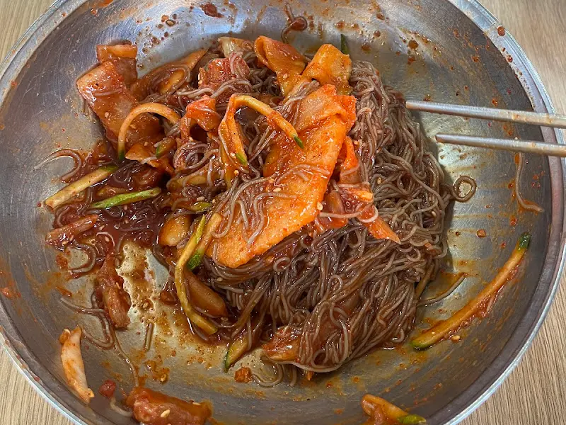 청송함흥냉면의 비빔냉면