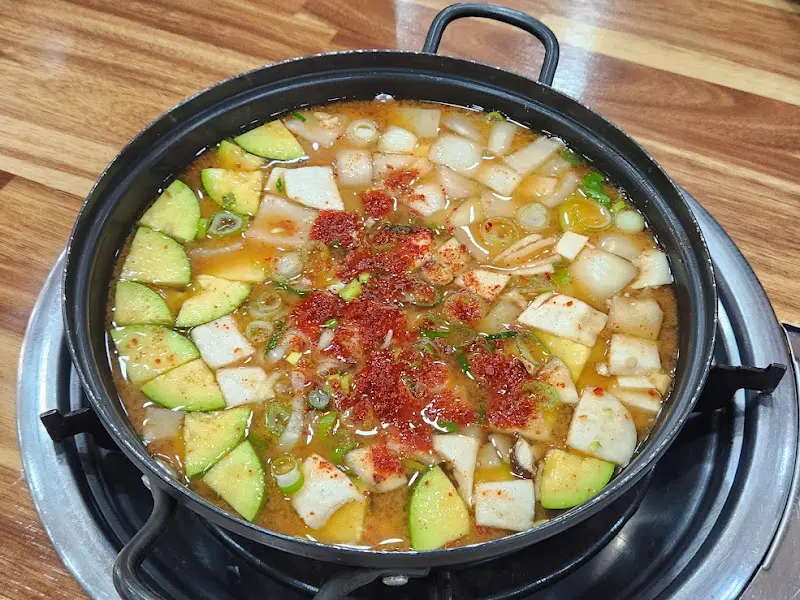 깊은 맛이 느껴지는 된장찌개