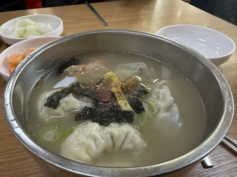 청송함흥냉면의 만두국
