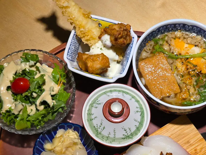 샐러드, 튀김, 우동